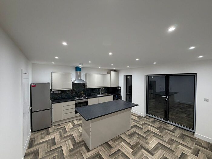 5 Bedroom Terraced House To Rent In Romford, RM5