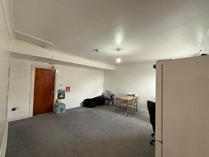 2 Bedroom Flat To Rent In Vicarage Way, Watford, WD18