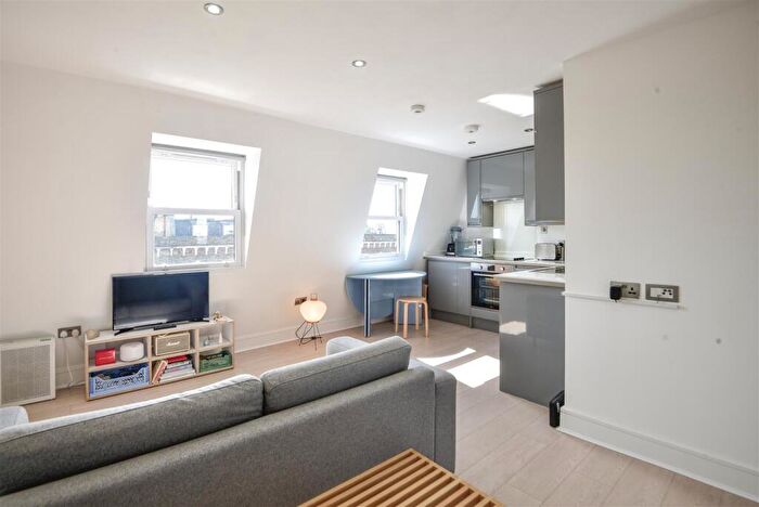 1 Bedroom Apartment For Sale In Stoke Newington High Street, London, N16