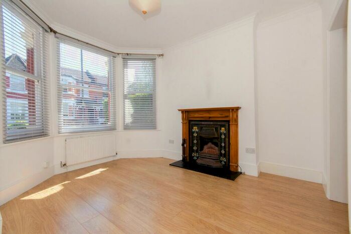2 Bedroom Maisonette To Rent In South View Road, N8