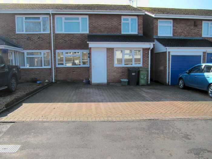 3 Bedroom Semi-Detached House To Rent In Kempshott, Basingstoke, RG22
