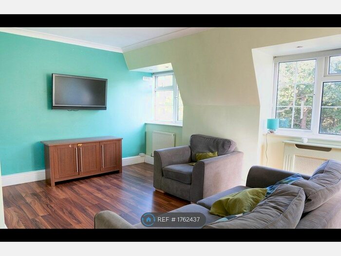 2 Bedroom Flat To Rent In Sedgehill Road, London, SE6