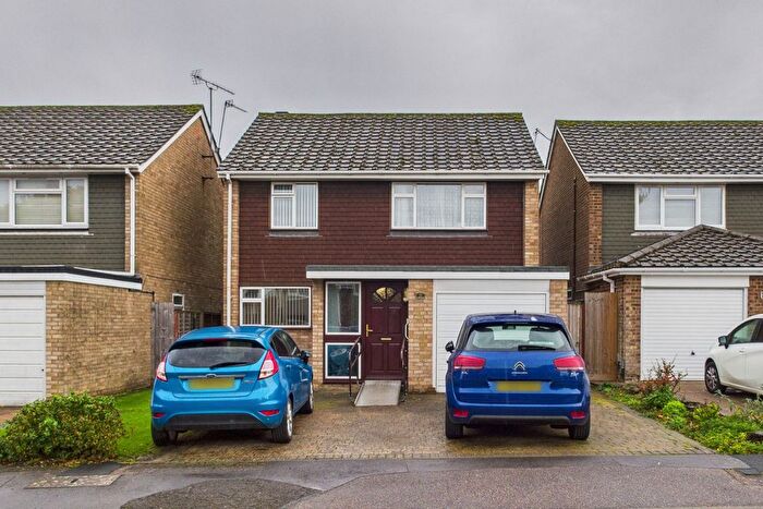 4 Bedroom Detached House For Sale In Lombardy Close, Leverstock Green, HP2