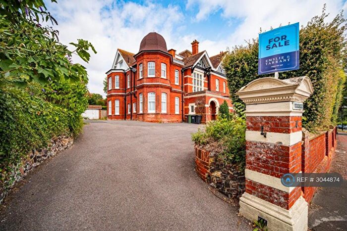 3 Bedroom Flat To Rent In Denton Road, Eastbourne, BN20