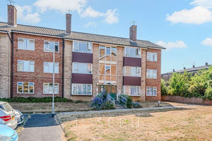 2 Bedroom Flat For Sale In Birkfield Drive, Ipswich, IP2