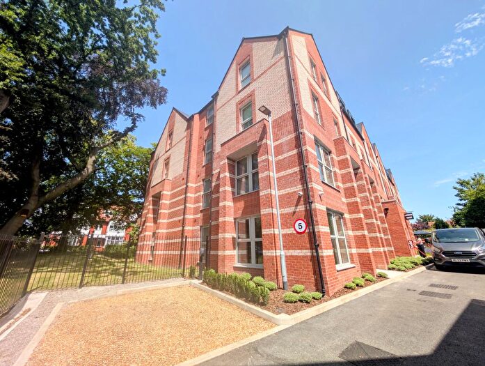 1 Bedroom Apartment To Rent In Laindon House, Manchester, M14