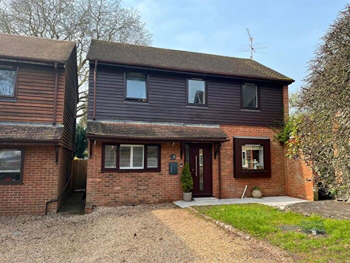 3 Bedroom Detached House For Sale In Oak Tree Road, Marlow, SL7