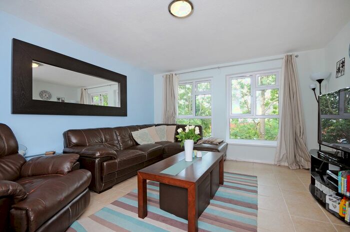 2 Bedroom Flat To Rent In Cheriton Close, London, W5