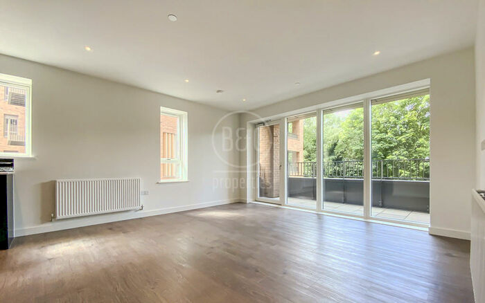 2 Bedroom Apartment To Rent In Blenheim Mansions, Clarendon, N8