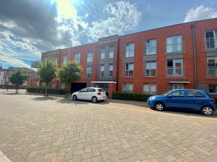 2 Bedroom Flat To Rent In Ashcombe House, Meridian Way, SO14