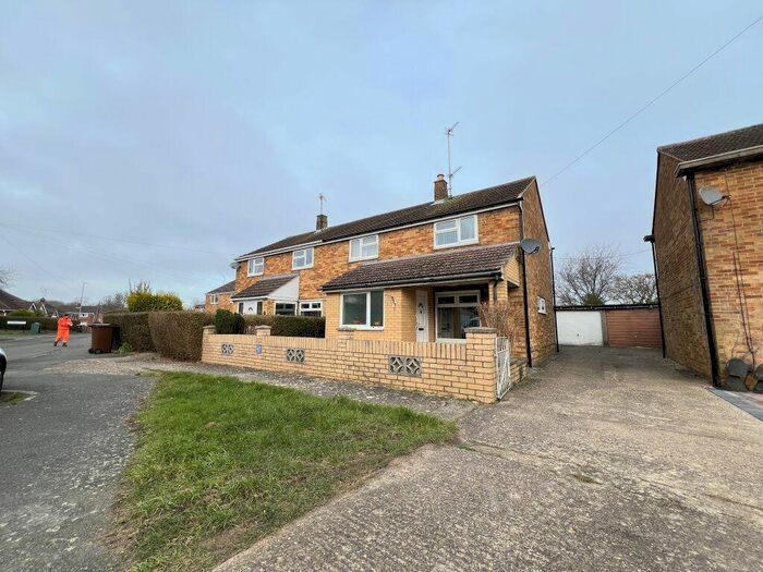 3 Bedroom Semi-Detached House To Rent In Cambridge Avenue, NN17