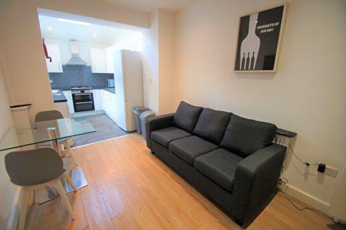 6 Bedroom Terraced House To Rent In Brailsford Road, Fallowfield, M14