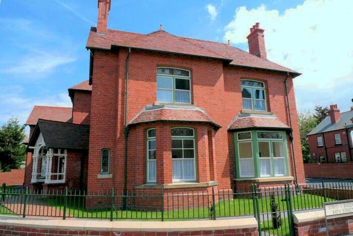 2 Bedroom Apartment To Rent In Apartment, Russell Road, Rhyl, LL18
