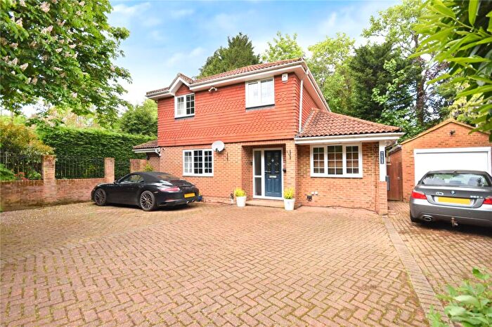 4 Bedroom Detached House For Sale In Sarel Way, Horley, Surrey, RH6