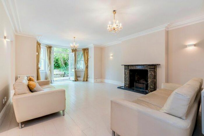 2 Bedroom Flat To Rent In Belsize Park Gardens, London, NW3