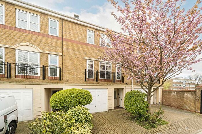 4 Bedroom Property For Sale In Pulteney Close, Isleworth, TW7