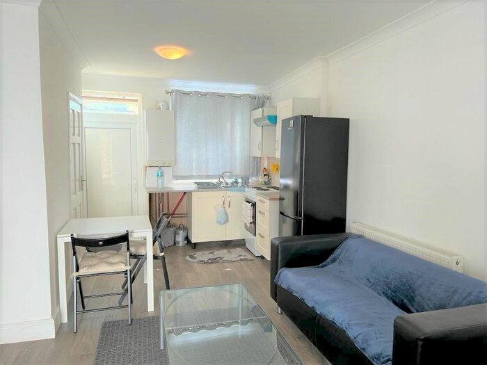 Studio To Rent In St. Marys Road, Ilford, IG1