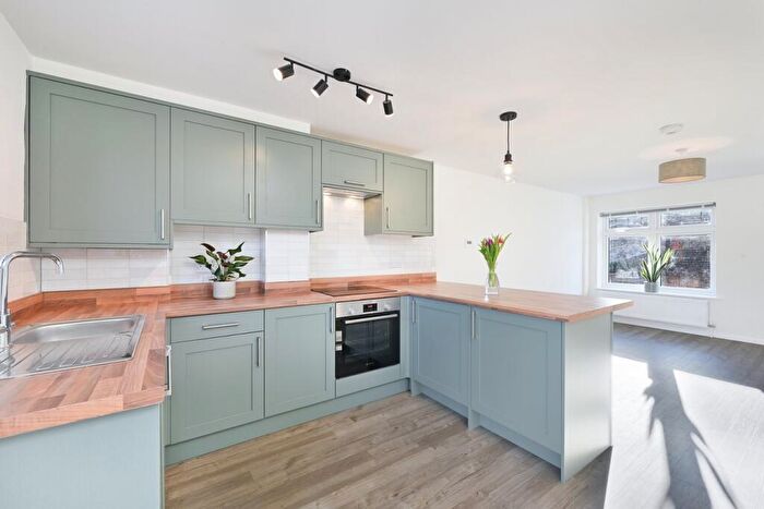 1 Bedroom Terraced House For Sale In Tudor Walk, Weybridge, KT13