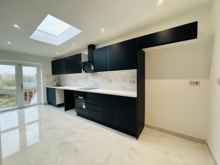 4 Bedroom House To Rent In Beech Road, ME2