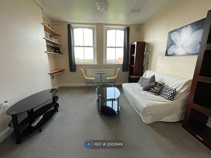 1 Bedroom Flat To Rent In South Lambeth Rd, London, SW8
