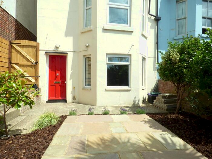 1 Bedroom Flat To Rent In St. Michaels Street, Folkestone, CT20