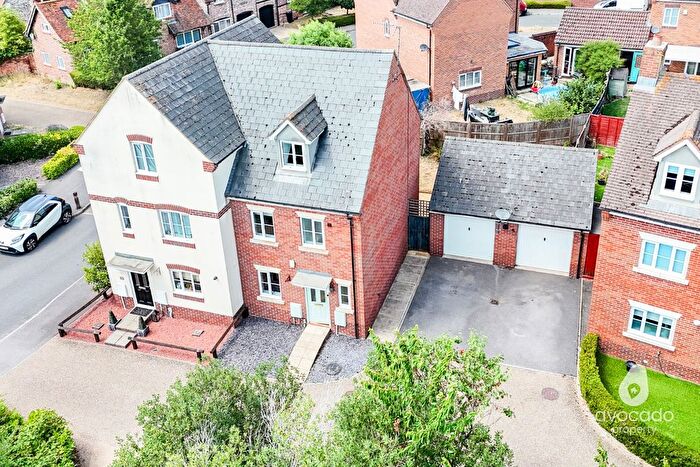 3 Bedroom Semi Detached House For Sale In Gloucester Avenue, Shinfield, RG2