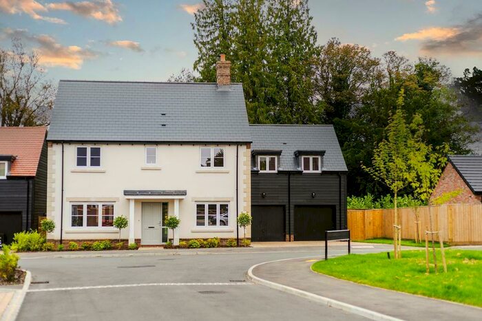 5 Bedroom Detached House For Sale In Chiltern Gardens, Woodcote, Reading, RG8