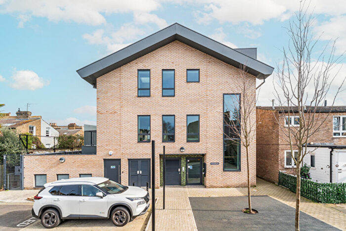 2 Bedroom Flat For Sale In Northcote Road, London, SW11