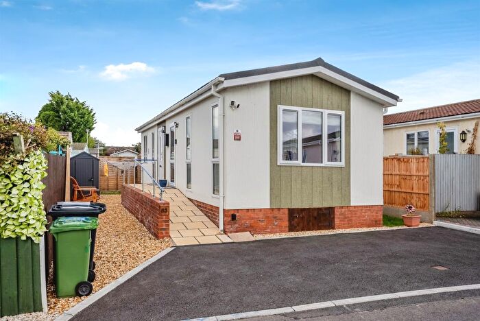 2 Bedroom Mobile/park Home For Sale In Kings Acre Road, Hereford, HR4