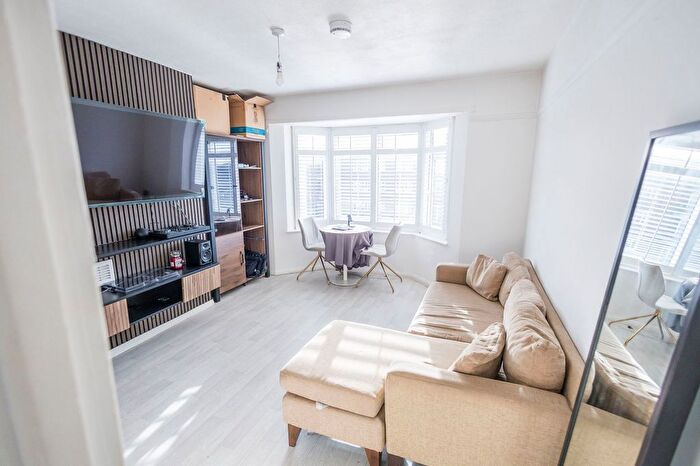 1 Bedroom Flat For Sale In Eden Green, South Ockendon, RM15