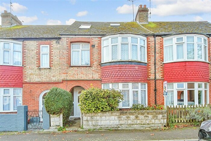 4 Bedroom Terraced House For Sale In Larkfield Avenue, Gillingham, Kent, ME7
