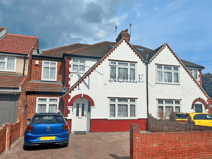 4 Bedroom Semi-Detached House To Rent In Cardington Square, Hounslow, TW4