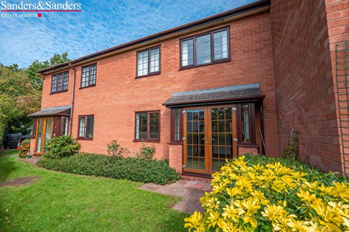 1 Bedroom Property For Sale In Kinwarton Road, Alcester, B49
