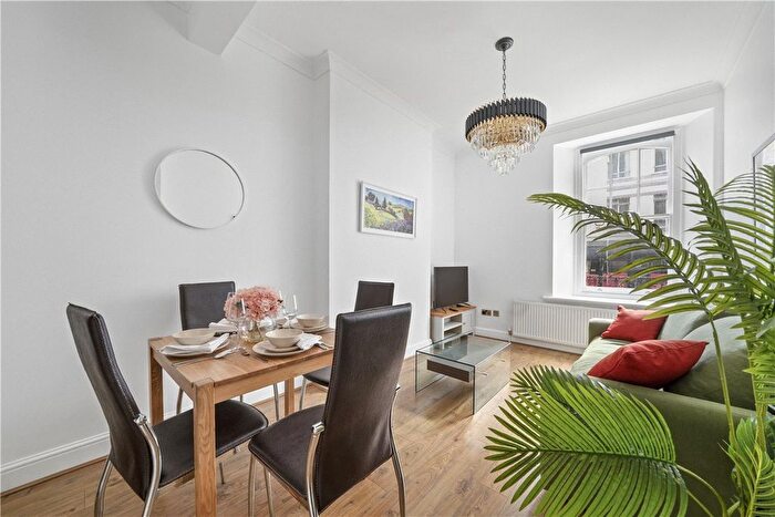 2 Bedroom Flat To Rent In Wells Street, London, W1T