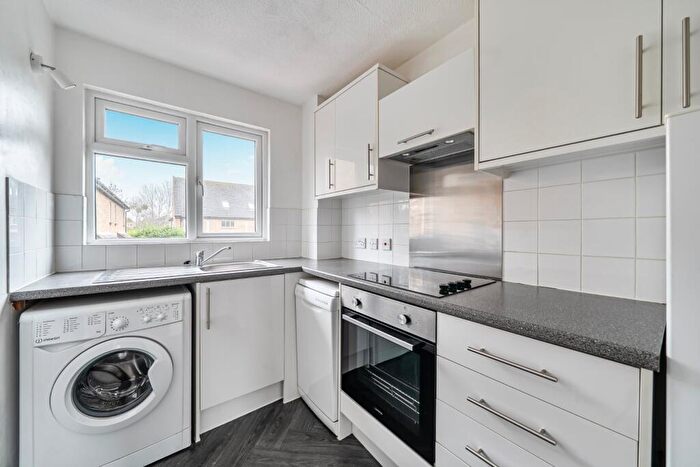 1 Bedroom Semi Detached House For Sale In Elder Close, Guildford, Surrey, GU4