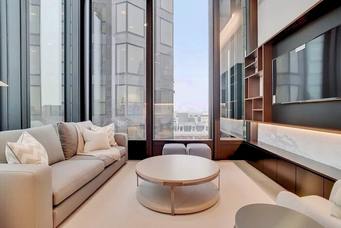 2 Bedroom Flat To Rent In Buckingham Gate, London, SW1E