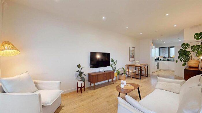 1 Bedroom Flat For Sale In Atlantis Avenue, Docklands, London, E16