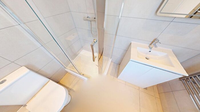 2 Bedroom Flat To Rent In Church Street, Enfield, Greater London, EN2