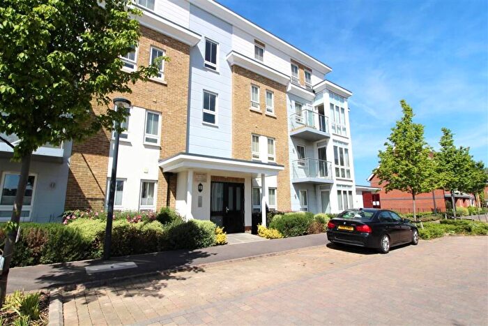 2 Bedroom Apartment To Rent In Kingfisher Drive, Maidenhead, SL6