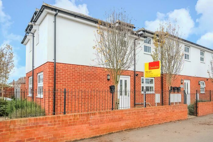 2 Bedroom Maisonette To Rent In Ruskin Road, Banbury, OX16