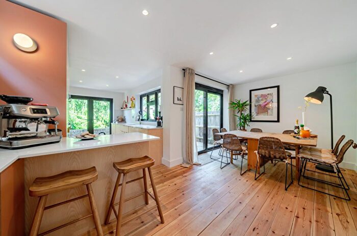 3 Bedroom Detached House For Sale In Days Lane, Sidcup, DA15
