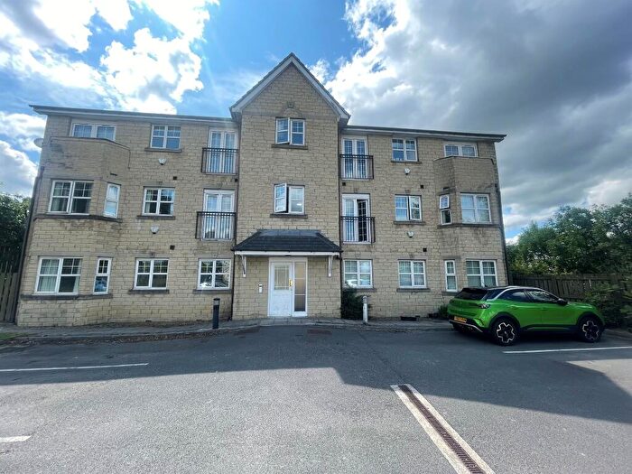 2 Bedroom Apartment For Sale In Trooper Lane, Halifax, HX3