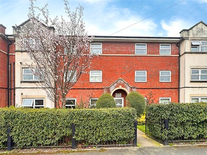 2 Bedroom Flat For Sale In Atkin Street, Worsley, Manchester, M28