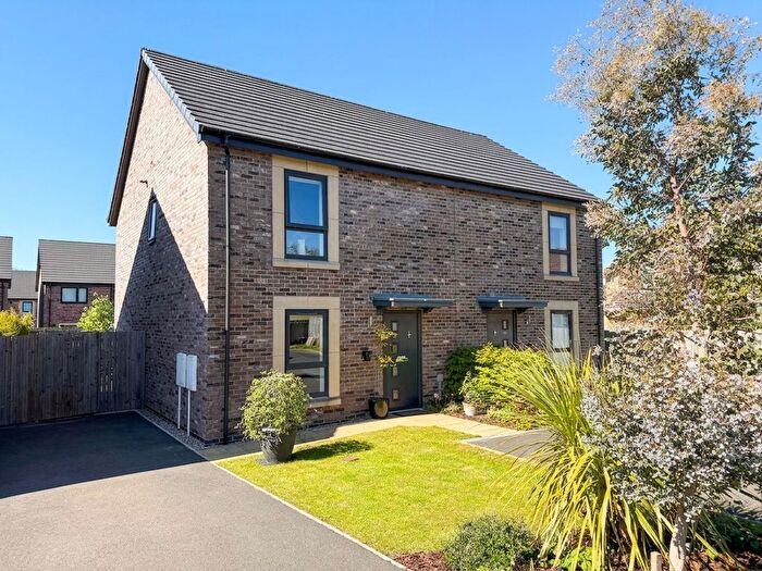 3 Bedroom Semi Detached House For Sale In Whinney Close, Harrogate, HG2
