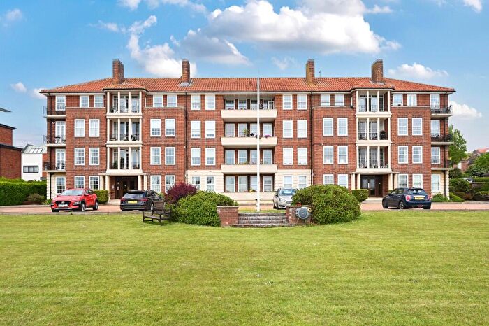 4 Bedroom Apartment For Sale In Staveley Road, Eastbourne, BN20