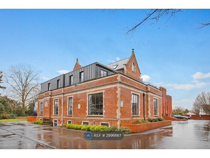 2 Bedroom Flat To Rent In Elvian House, Slough, SL1