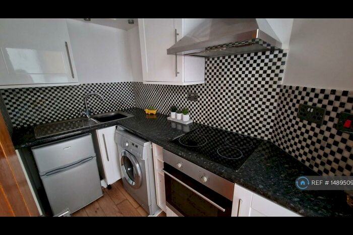 Studio To Rent In Windsor Road, Newton Heath, M40