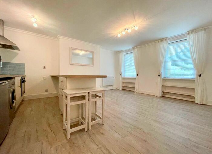 1 Bedroom Flat To Rent In London Road, Cheltenham, GL52