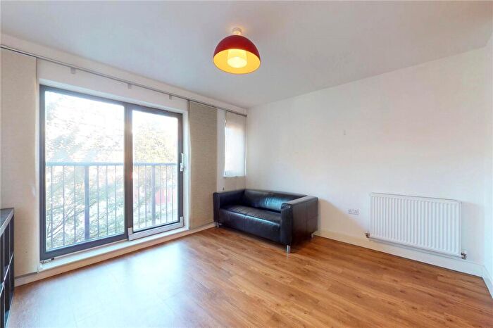 1 Bedroom Flat To Rent In Chapter House, London, E2