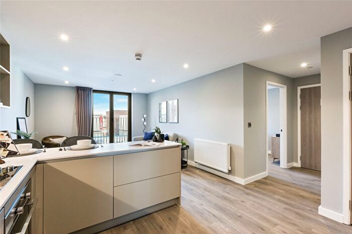 1 Bedroom Flat To Rent In Spinners Yard, Spinners Lane, LS7